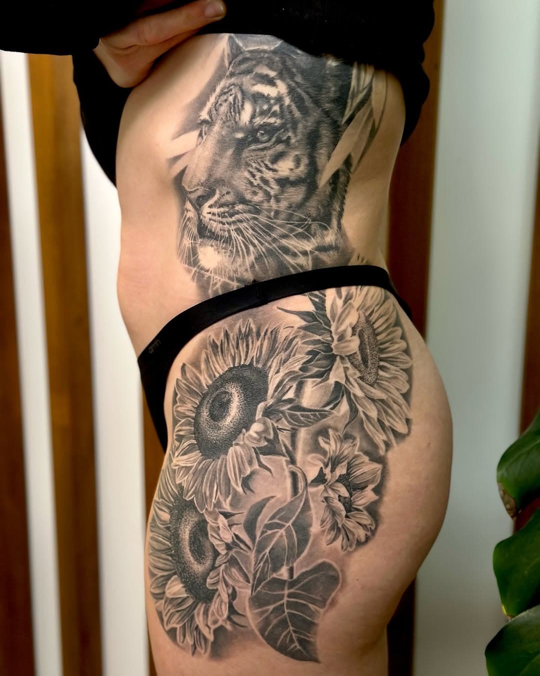 Healed photo, had a lot of fun with this piece.
The tiger is a cover up of an old tattoo and we added the sunflowers after.

To book a tattoo or a free consultation at Laneways please contact us on:
Bookings@lanewaystattoo.com

Made with @kwadron
Stencils by @stencil.jam
Premium aftercare @afterart.newzealand 

#Tattoo #Nztattoo