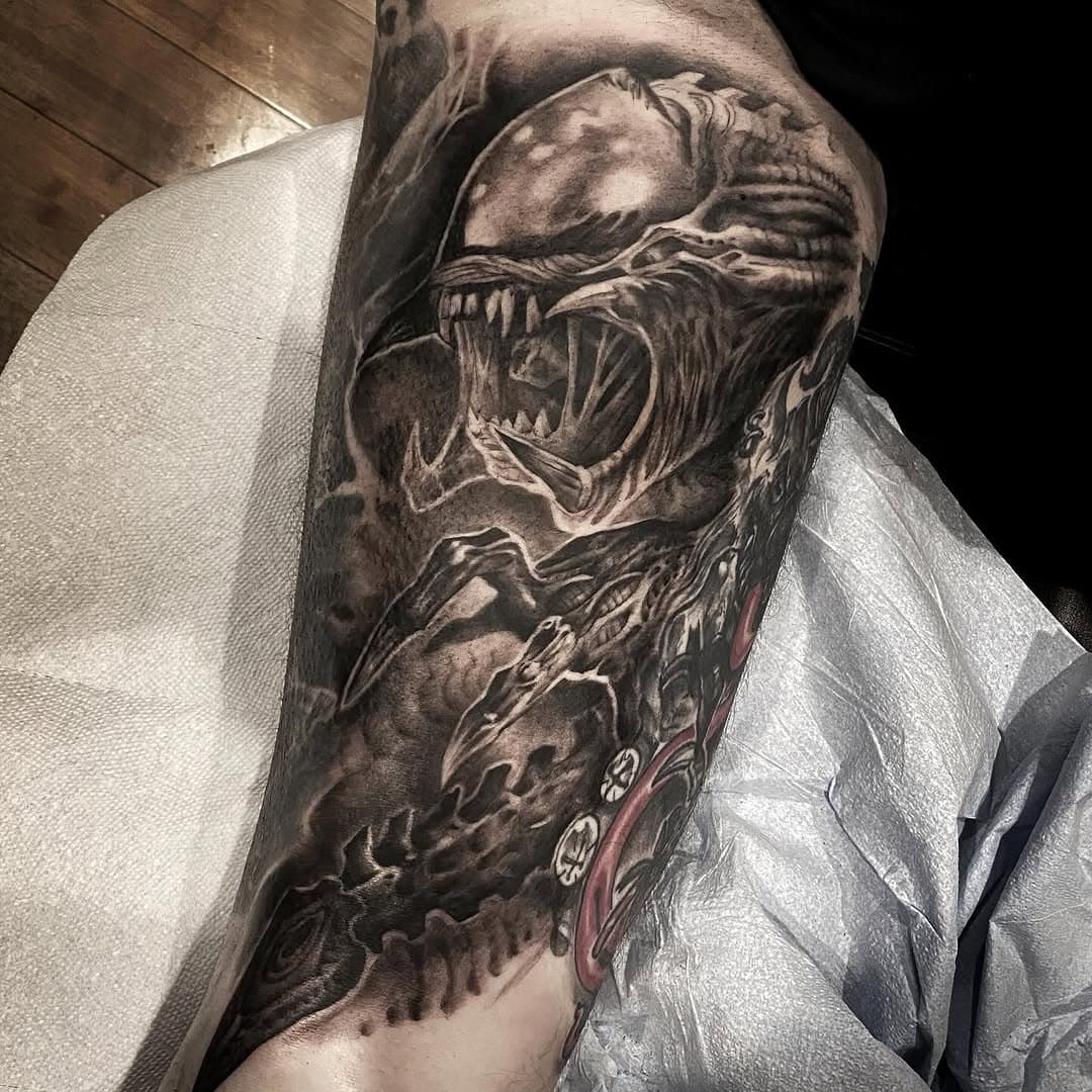 Super fun xenomorph=predator piece for the mighty @boss_salvage #alien#alienromulus #hrgiger #ridleyscott #alientattoo#blackandgreytattoo @darkspaceartcollective #darkart#inspace  Booking through mrmrowka@yahoo.com