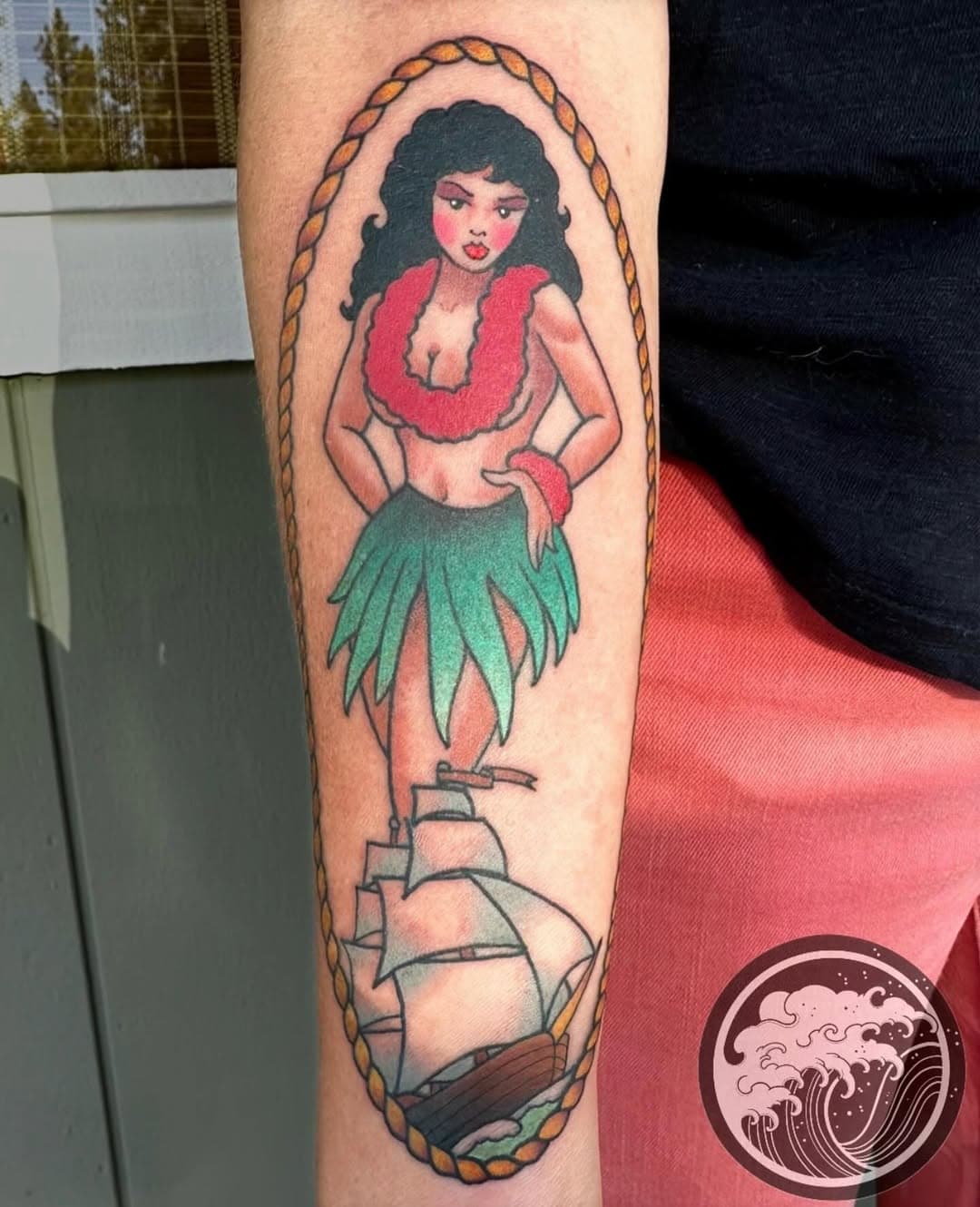 Súper fun hula girl done for @lilhj in remembrance of her grandfather. Thank you for the trust 🙏🏻 @darkwatercollectivetattoo @dermaglotattoosuppliesuk #nevadacity #grassvalley #nevadacounty #california #tattoosrtist #tattoo #instagood #love