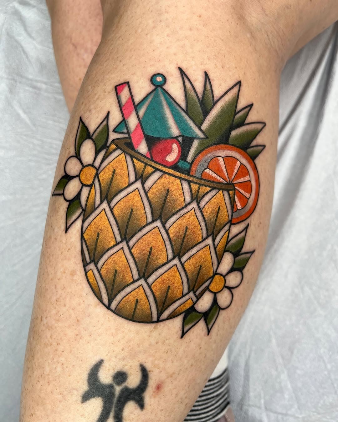 I could go for one of these on a beach right now 🍍🍹 this was one of my predrawn designs I had available and I’m so happy I got to do it! 

Made with the best @mavericktattoomercantile