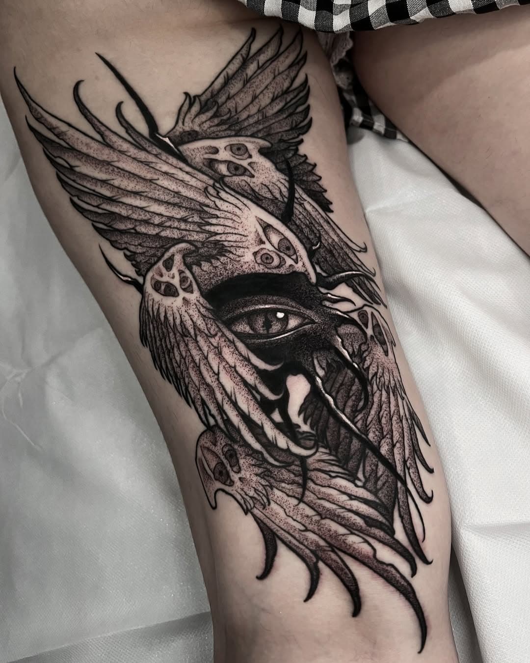 Be not afraid 👁️🪽
.
Healed lines and fresh shading on this Seraphim,
I had a lot of fun making! I’m always down for more like it!
.
Thank you always Reagan⚔️
.
.
.
.
.
#lasvegastattooartist #blackworktattoo #blackworkerssubmission #peppershading #darkart #darkart_collective #blackandgreytattoo