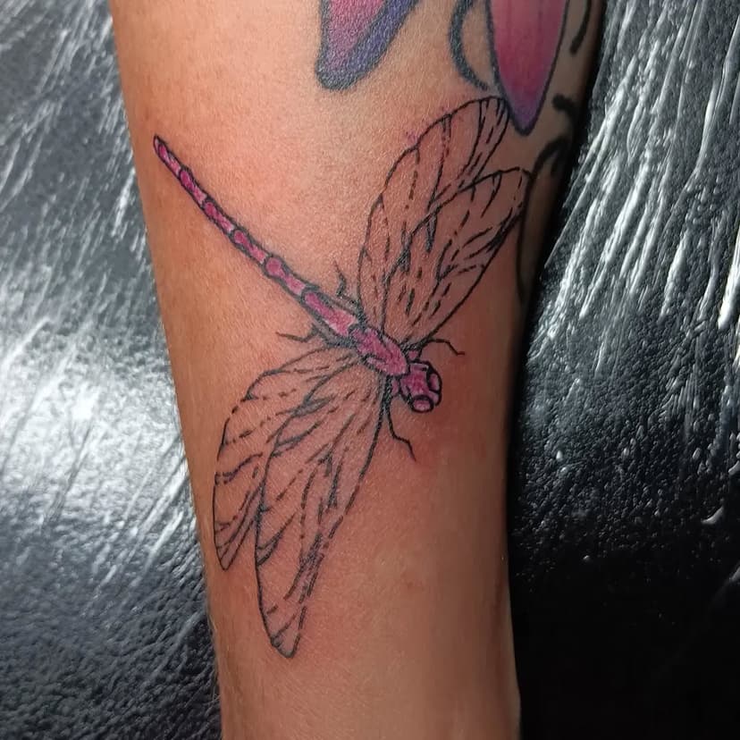 One from yesterday an addition to the family so an addition to the arm with this pink dragon fly, 

My client is one of those that holds onto thier colour, the Lilly is 10 years old and the butterfly is 4-5 years old, why can't they all be like that.🤟

Design by @louis_claes_tattooist