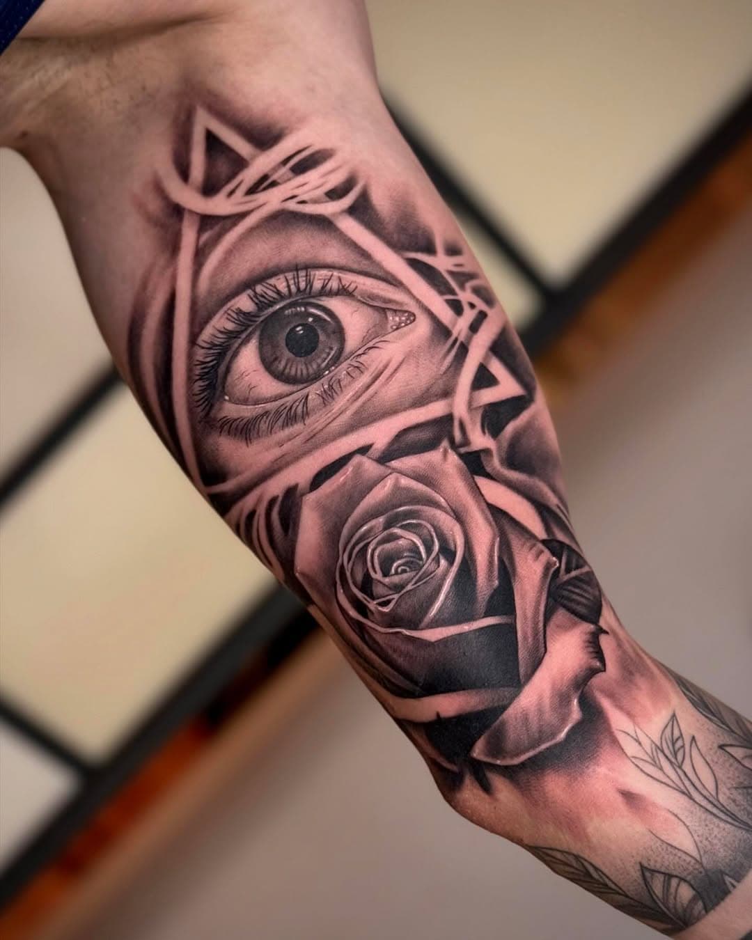 Eye.

No filters

#ink #inked #inkedup #eye #eyetattoo #rose #rosetattoo #tattoo #tatuaje #tatouage #tatuagem #tatuaggio #bng #blackandgrey #blackandgreytattoo #realism #realistictattoo #tattoorealistic #fkirons #criticalpowersupply #asturiastattoo #kwadron #silverbackink #kraken #art #arte #luarca #asturias #dubai #spain