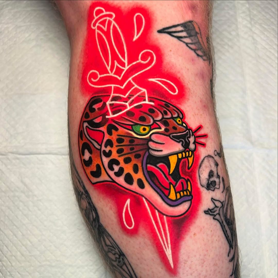 Jaguar 🐆 hot off the press using 4 different types of red.

#tattoo

Made with @cheyenne_tattooequipment ⚡️ @radiantcolorsink 💧