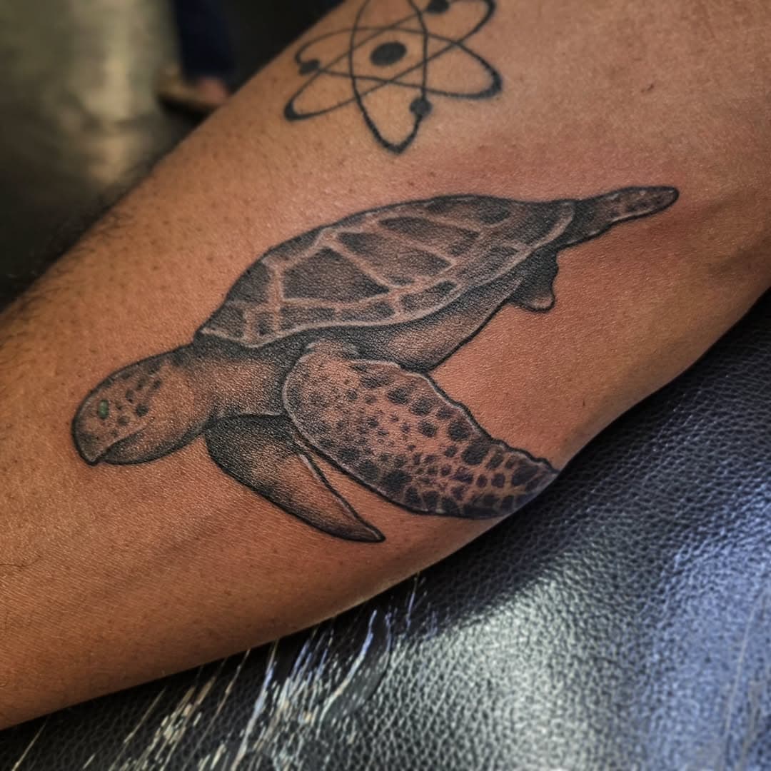 Did this today. Figured I'd start posting on here again. Made with @masttattoo.official cartridges and machines. #tattoo #tattoos #tattooed #tattooidea #ocean #oceanlife #turtle #seaturtle