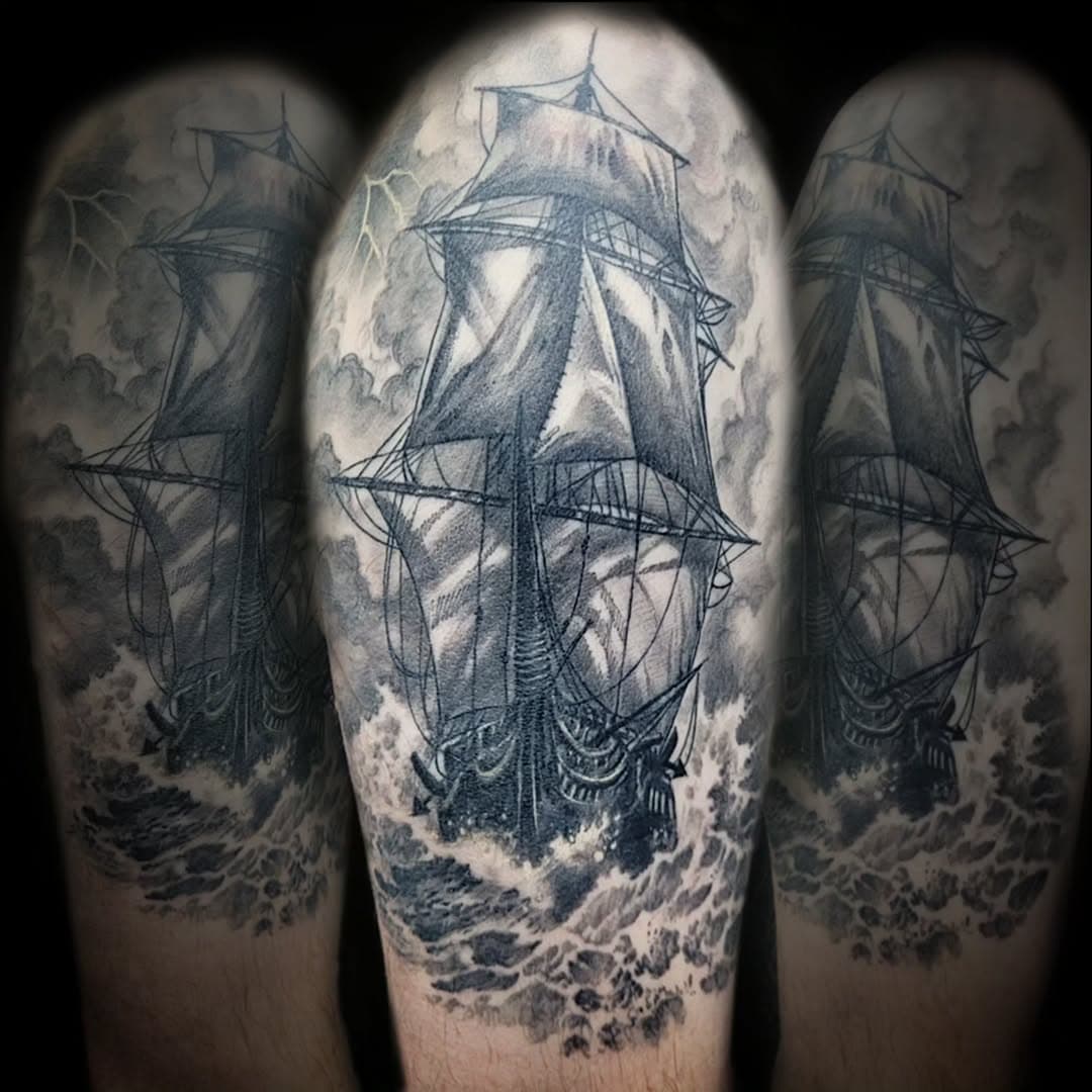 Cicatrisé! #longjohnsilver #longjohnsilvertattoo #boat #boattattoo #pirateship #pirateshiptattoo #trilogytattoo #trilogy95