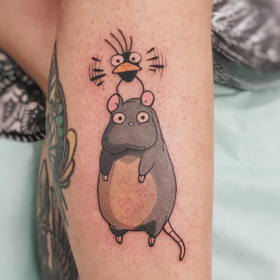 Hecho en @lazarzamoratatuajes antes de las vacaciones.
Gracias Ángela por repetir conmigo! 💕

#totoro
#chihiro
#totorotattoo 
#ghibli
#ghiblitattoo