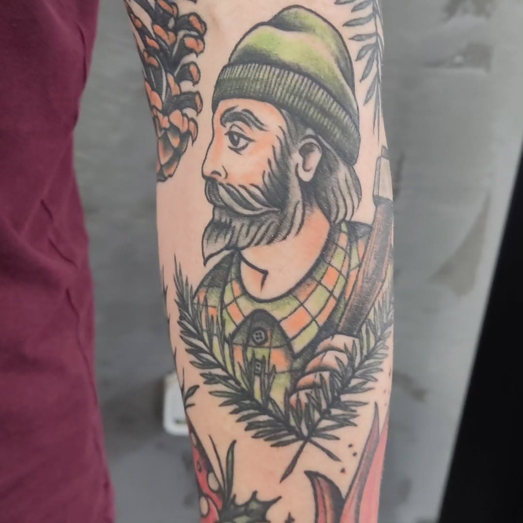 Verheilter Holzfäller Heidekopf mit ein bisschen Natur. Die Beeren zum Schluss sind noch frisch

#tattoo #ink #heidekopf #traditionaltattoo #classictattoo  #nature #campfire #fliegenpilz #lumberjack #brenzstadt #heidenheim #sinnerscircletattoopiercing