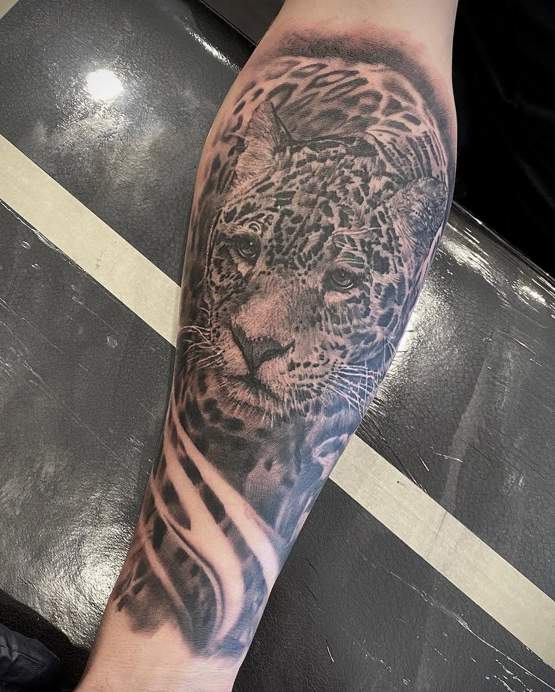 Jaguar section of an ongoing wildlife sleeve.  Swipe for video.  Thanks Steve!  Looking forward to finishing this up soon.

NOW BOOKING 

203-813-3338
Boroughsixgallery@gmail.com
@borough6gallery

#tattoo #tattoos #tattooartist #inked #blackandgreytattoo #blackandgreyrealism #wildlifetattoo #realismtattoo