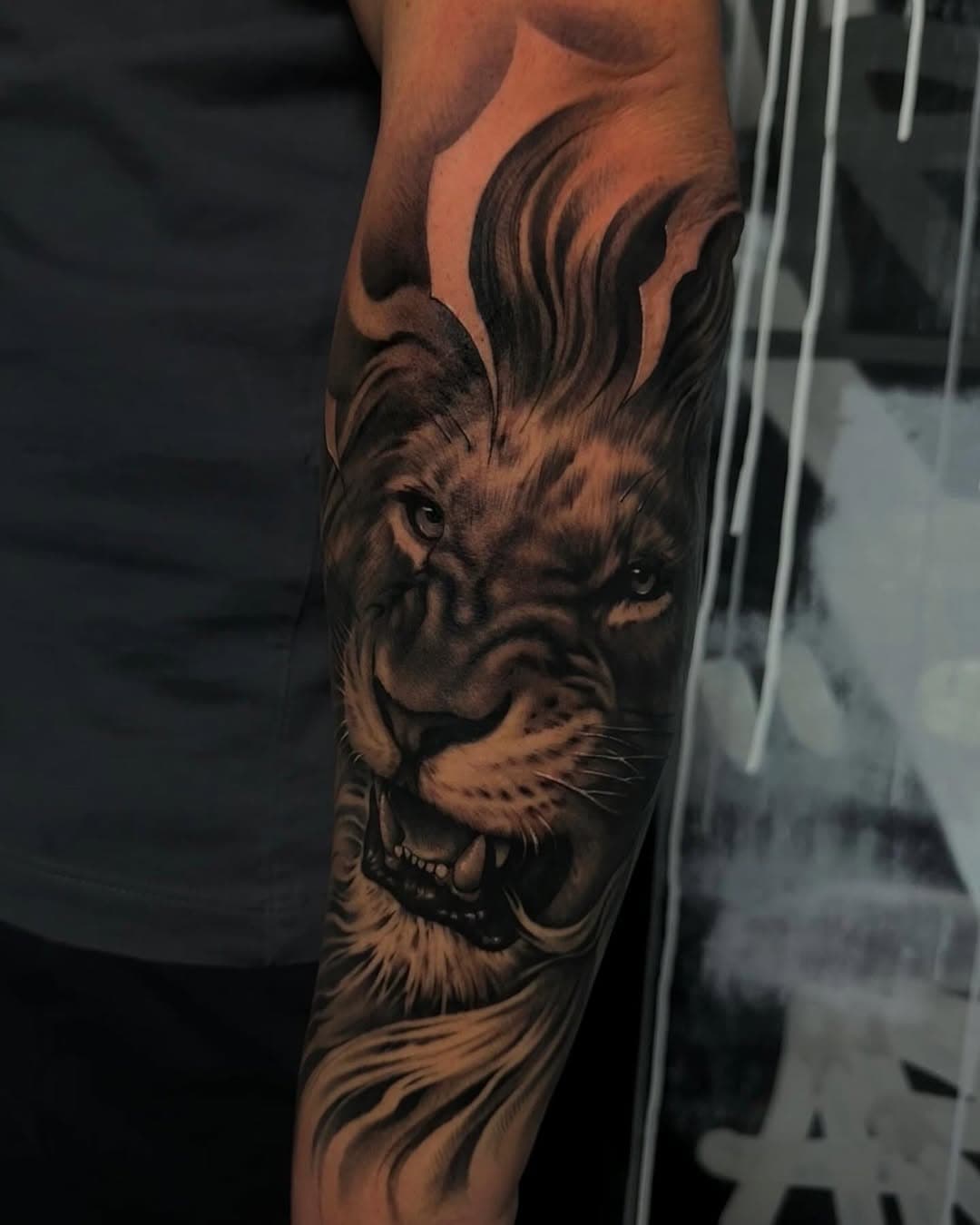 Lion session done in #naples @artemtattoostudios @kwadron @dermalizepro #lion #liontattoo #tattoo