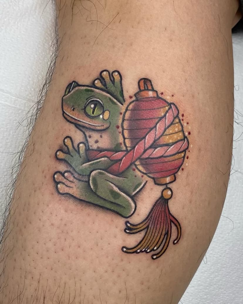 Froggy with a lantern from my flash book 🏮✨
Thank @kissyvonscooper for choosing this one! 🙏🏼 
•
•
•
•
•
#longbeachtattoo #longbeachtattooartist #losangelestattoo #losangelestattooartist #latattoo #latattooartist #neotrad #neotraditional #neotraditionaltattoo #frogtattoo #lanterntattoo #animaltattoo