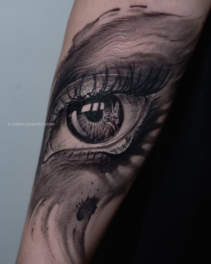 Tatuaje realizado durante el seminario en cali  en colaboracion con @legion_avegno . Este tatuaje fue realizado en freehand y lo creamos buscando explicar el proceso de diseño y tatuaje en vivo para los asistentes al evento. Gracias por el apoyo @worldfamousink y @cali_tattoo_festival 

Siempre con li estudio @inkedtattooshop