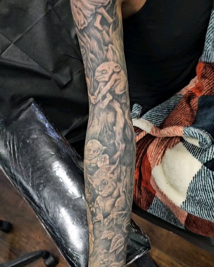 Had the honors of doing this sleeve based off of a childhood story from her father, that happens to be a great man and client. Thank you #jacksonvillenc #ncartist #onslowcountync #camplejeune #cherrypointnc #swansboronc #topsailisland #fkironsxion #nctattooers #ultramegasupreme #blackandgreytattoo #blackandgraytattoo #tattooinjacksonvillenc #emeraldislenc #everyone #childrenillustration #story