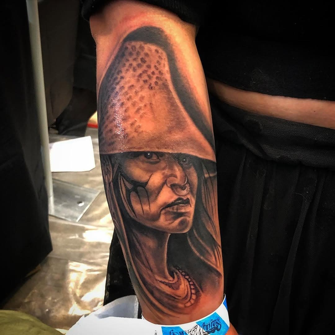 Cool native Tattoo I have the pleasure of doing if you are wanting a tattoo like this or some thing similar to this please hit me up and feel free to ask any questions if you have any… thank you so much..
 booking for October and November #royalcircletattoostudio #tattooartist #tattooartist
#albertojose85 #albertojosetattoo #forneytexas