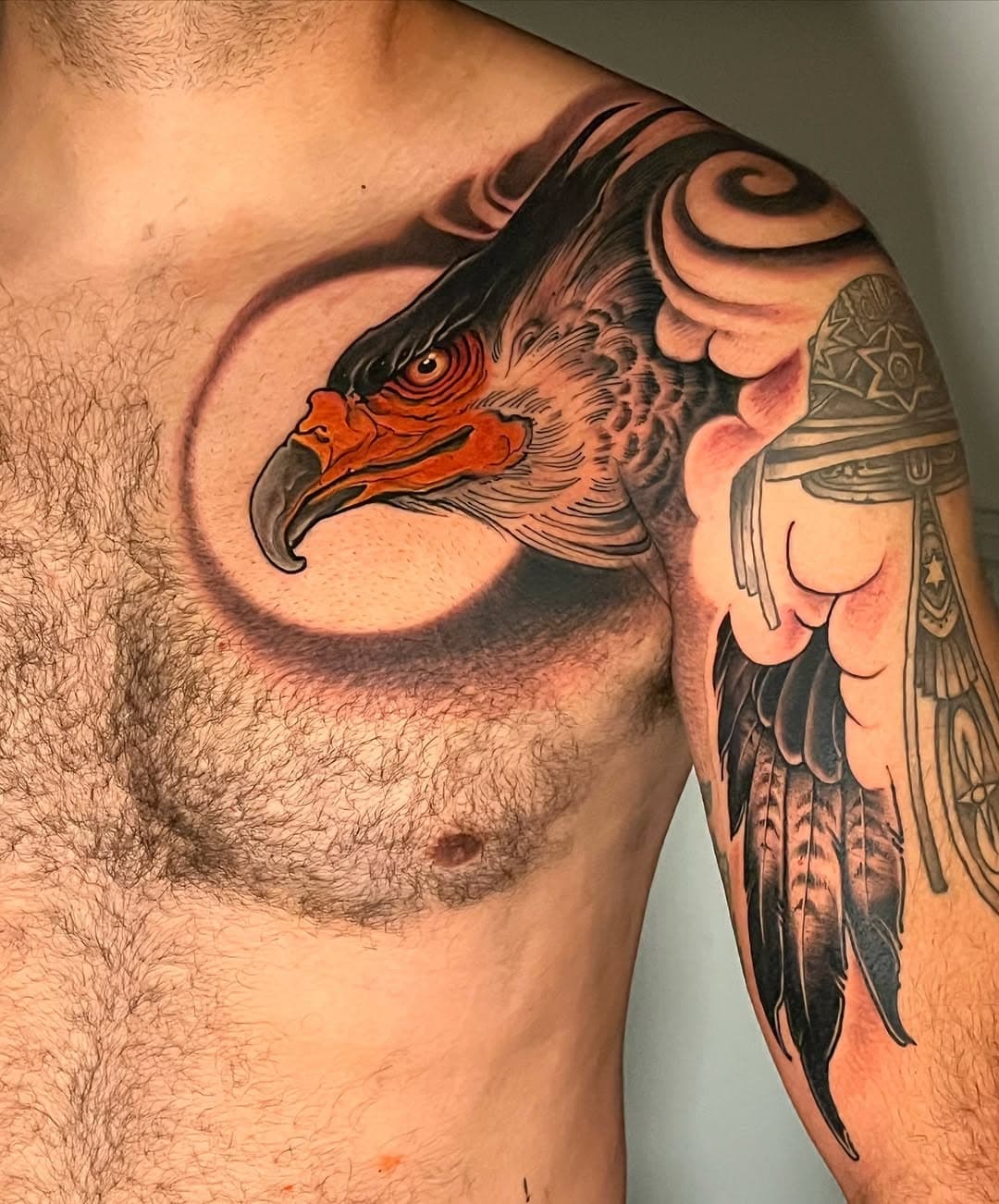 Carcará que curti muito fazer no @doreajoao Integrando num chapel de cangaçeiro feita pelo @teodoromauricio nesta temática cultural nordestina bem brasileira!Muito obrigado João 🙏🏻
Tattoo toda realizada com material @electricink