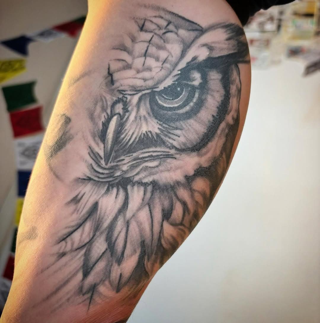 Verheilte Eule auf dem guten Adrian ✌️!!

#heimathafentattoos #heimathafen #badcamberg #hessen #gude #blackandgreytattoos #blackandgreyink #blackandgreytattoo #germantattooers #owltattoo #owl #moderntattoo ttooing