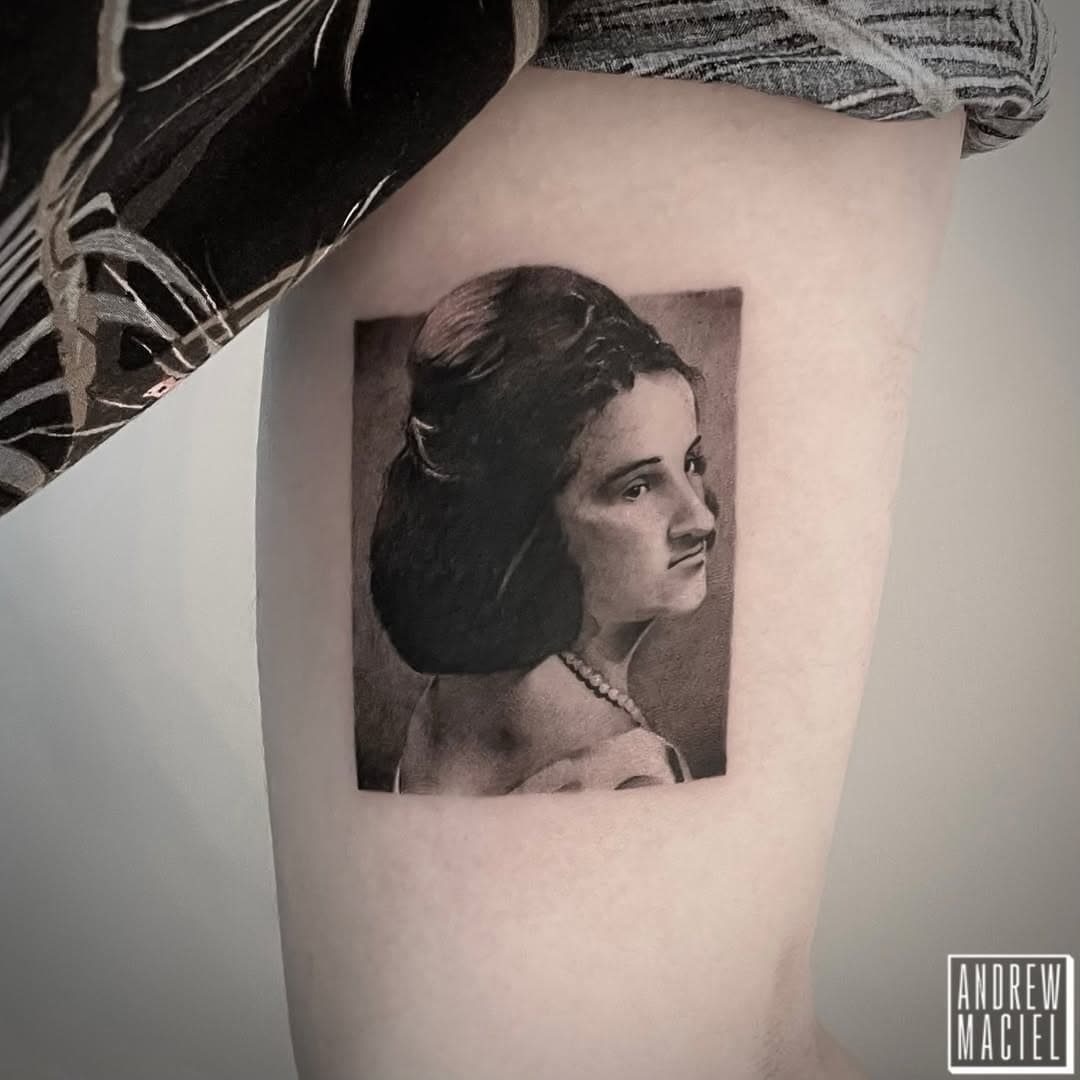 Homenagem da Luana pra sua mãe Maria Ivani.
.
Orçamentos e agendamentos somente pelo WhatsApp:
(85)989295634 (link na bio)
.
.
.
#mãe #vintage #fotoantiga #tatuagemrealista #3rl #15magnum #retrato #microrealismo #mom #mother #momtattoo #vintagepicture  #blackandgrey #blackwork #blackworktattoo #microrealismtattoo #fineline #finelinetattoo #tatuagemfortaleza #fortaleza #ceara #brasil