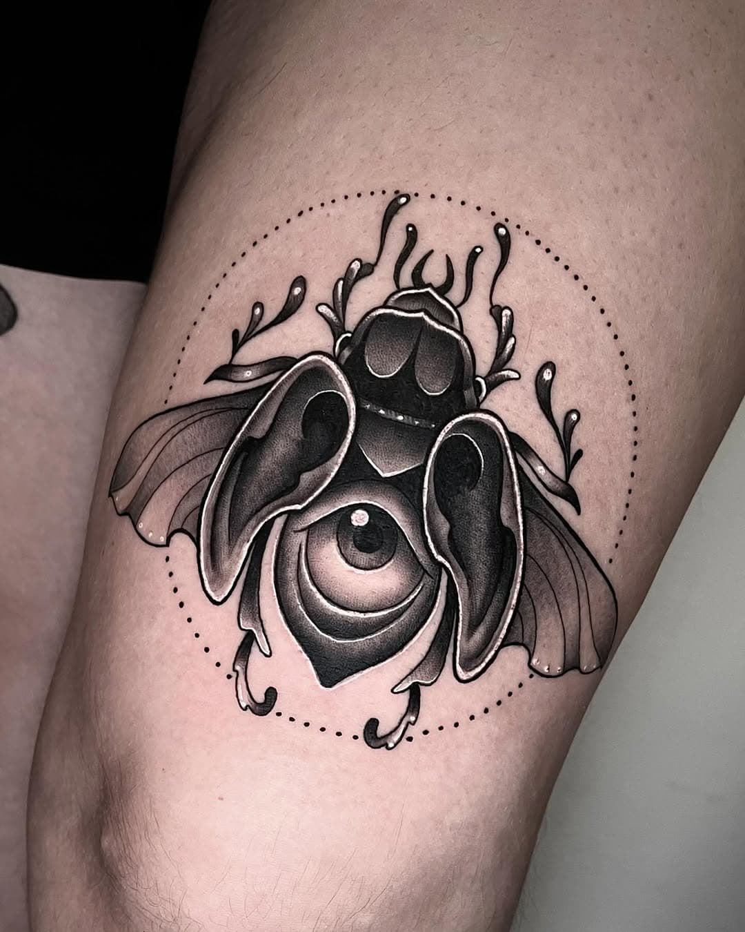 Escarabojo 

#bettle #barcelona #tattoo #tattoos #inkedgirls #tatuajes #eye