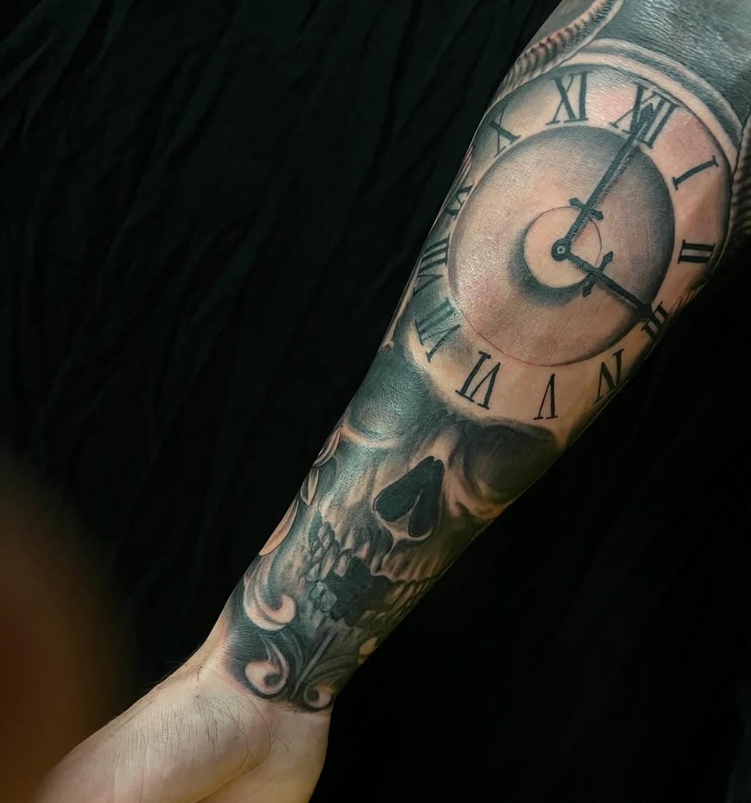 Time waits for no man @onsomeshit #diademtattoo #blackandgreytattoo #jacksonvilleartist