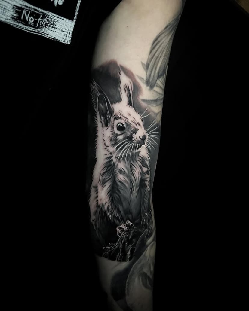 Squirrel done for my client @tague333  thankyou for the trust 🤙🏼

#squirrel #squirreltattoo #blackandgreytattoo #tattoo #wildlife #wildlifetattoo #tattoosleeve #norwichartist #norwich #norwichtattooist #crookandhatchet #tattoos