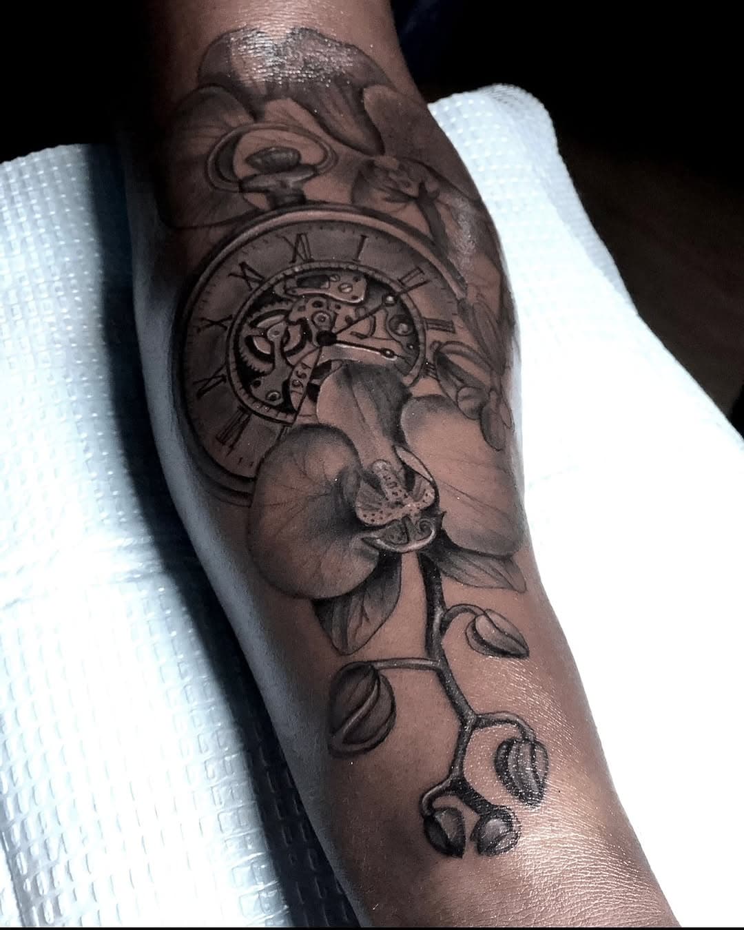 Orchid flowers and a clock 

Channingartlab.com

#melanintattoo #melanin #orchid #flowertattoo#blackandgrey#losangelestattooartist #losangelestattoo#armsleeve #femaletattooartist