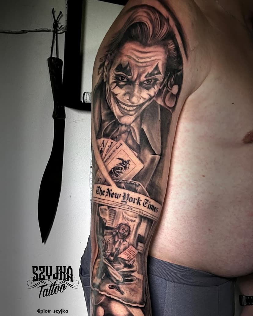 Zapisy otwarte ‼️😎🦾 #jocker #harleyquinn #movie #movies #tatuaż #półrękawa #relistictattoo #real #details #detailstattoo @owczar5 @sandrus0624 @l_l.kasia.l_l @kwadron @sochaczew_official @aftercareh2ocean @ninjaink.pl @neba.tv @barberdts_polska