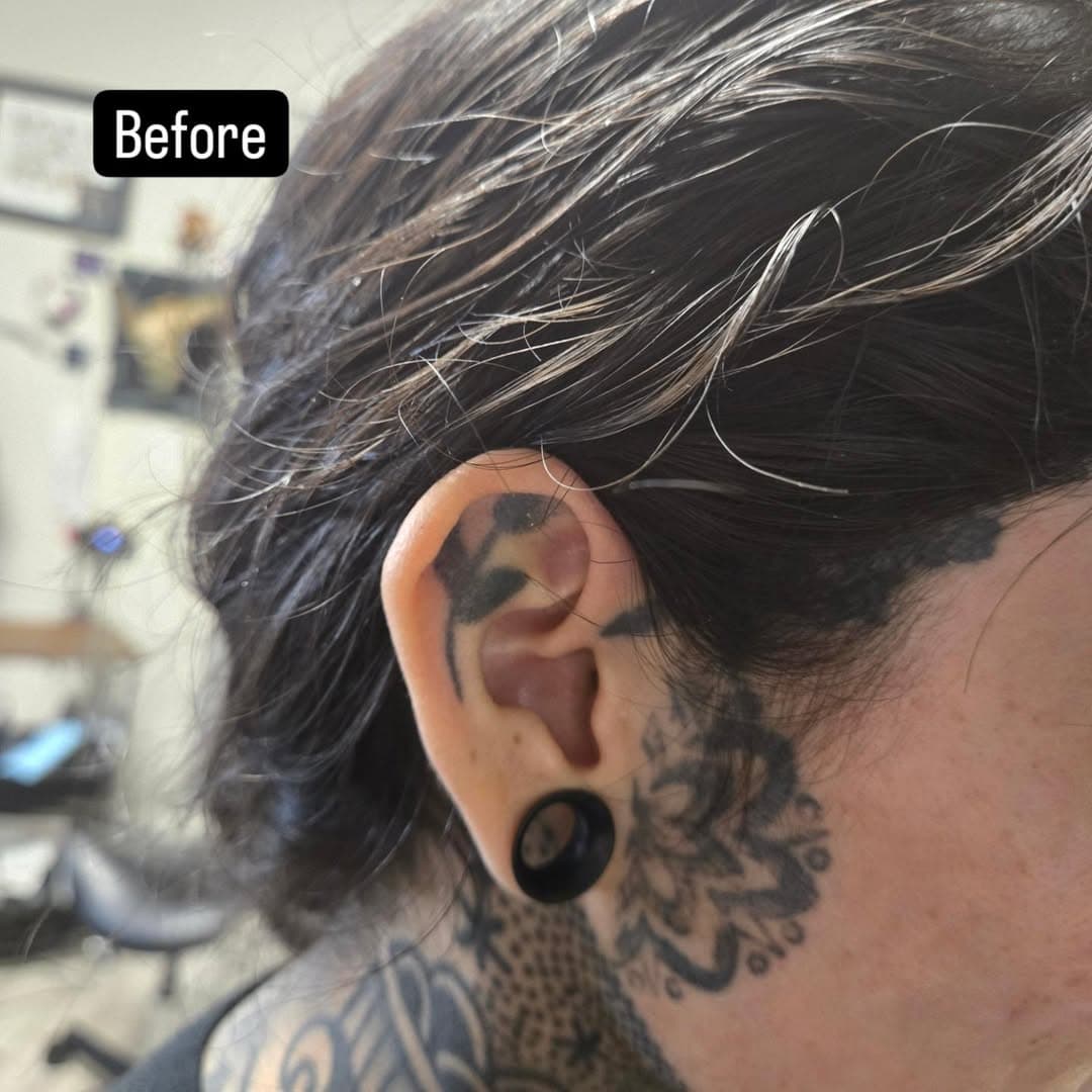 Swipe to see the after..healed pic soon 😍😍🖤

Let me do weird shit to your ear 😏....please

#tattoo #blackwork #love #tucson #tattooer #houseofhandholding