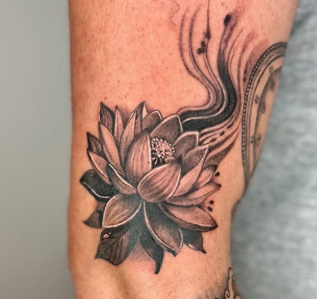 Cutesy little lotus flower on the arm as part of a sleeve we’re working on🙏🏼🩷🪷
•
•
•
•
#lotus #lotusflower #lotusflowertattoo #tattoo #tattooing #tattoos #blackandgreytattoo #blackandgrey #tattooart #tattoostyle #tattooartist #art #tat #tatted #tattooist #tattooideas #tattoolife #amsterdam #tattooshop #inked #inkedup #inkedlife