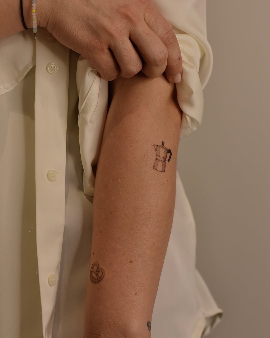 loving those tiny little cuties 

#singleneedletattoo #fineline #finelinetattoo