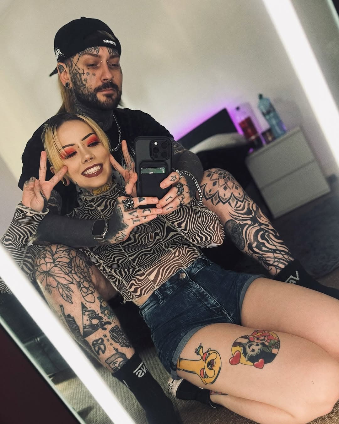 So ends the next adventure with in the UK with  @jessicareneetattoo 🇺🇸🇬🇧 until next time 😘 long distance is hard but worth it 🖤 
.
.
.
.
#tattoo #tattoos #tattooartists #longdistancerelationship #longdistance #tattooedcouple #love #girlfriend