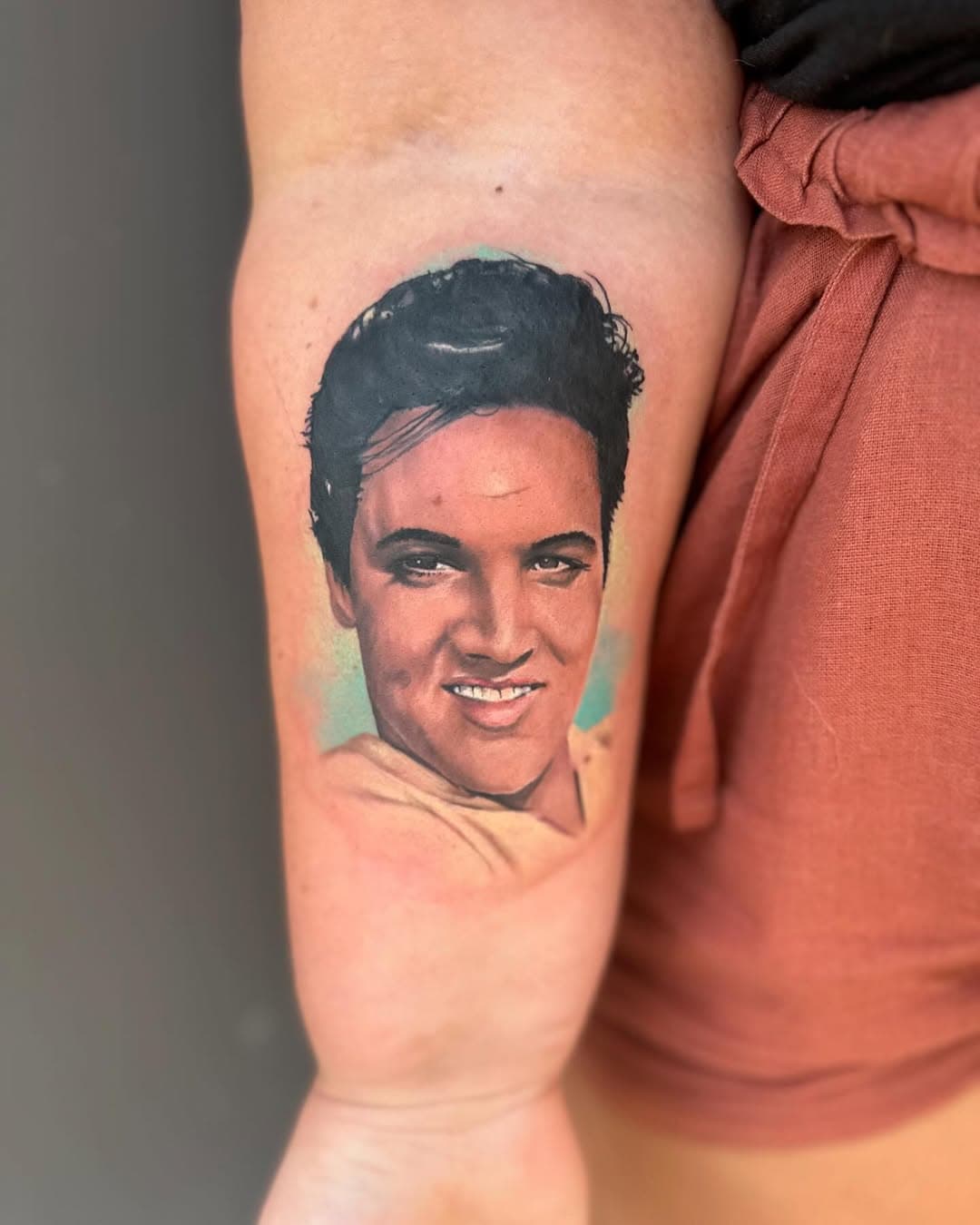 Happy Friday and last day of summer! I am definitely not ready for summer to be over 🌻🌿
Here is something a little deferent than my normal postings!
•
•
•
•
•
#ink #inktailor #tattoo #tattooartist #minnesota #minneapolis #mntattooers #mntattooartist #colorportrait #colorportraittattoo #elvis #elvispresley #elvisportrait #fusionink #iphone14 #cheyennetattooequipment #hushanesthetic #hypafix