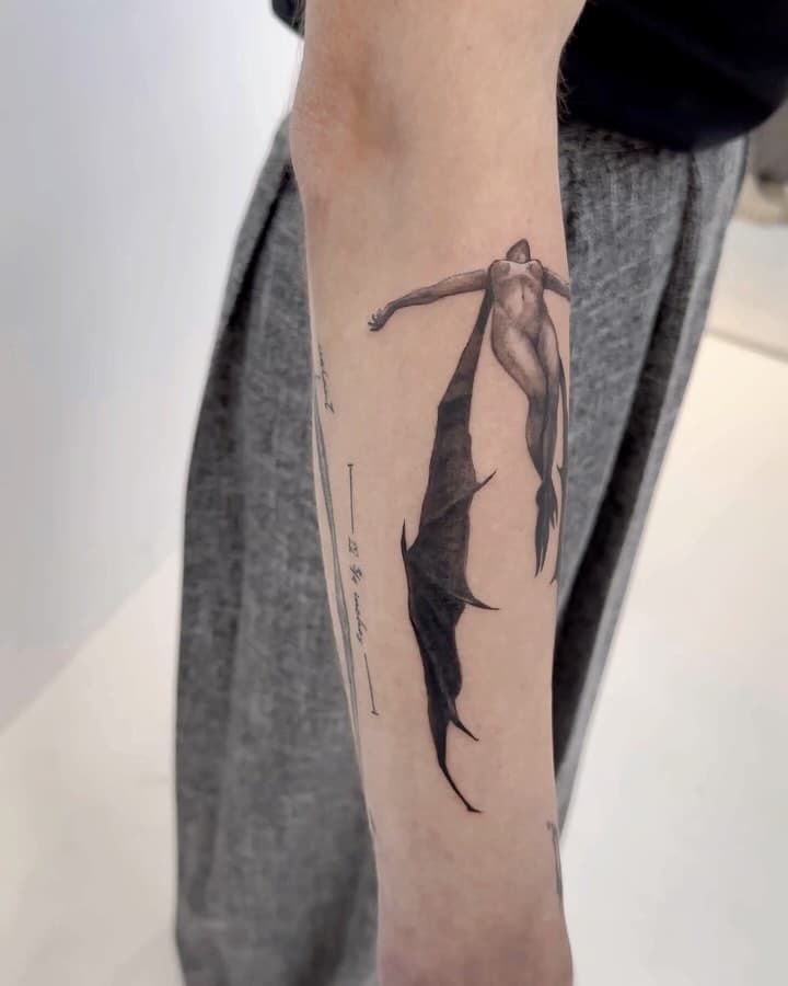 Who is she 🦇?

For this cutie I used two needles (3RL and 14MSE) and my tears as ink because I was so happy to do it that I cried.
Swipe through to check the details!

Inspired by Mark Molchan’s illustration.

#blackwork #tattooamsterdam #darkart #surrealtattoo #abstracttattoo #darkartist #blackandgreytattoo #darktattoo #finelinetattoo #lineworktattoo #blackink #blackinktattoo #illustrativetattoo #shadingtattoo #tattooartist #amsterdamtattoo #amsterdamink #amsterdamtattooartist #amsterdamart #tattoolife #tattooinspiration #inkedmag #tattoodesign #skinartmag #tattooworld #bodyarttattoo #inkedvibes #artcollector