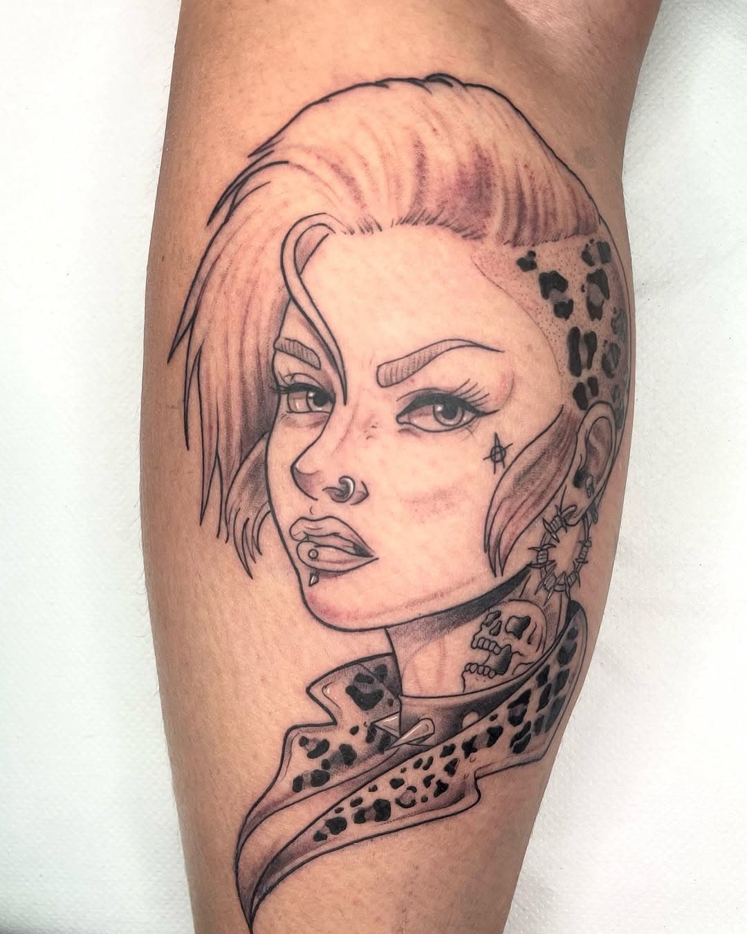 💀 PUNK GIRL 💀 

Muchas gracias @sobri_chica por dejarme libertad absoluta para este diseño! 🤘🏻🐸
Hecho en @nautilustattoogallery ⚓️ 
Con máquinas @fantattooirons 🔧 
Y productos de @hidra_supplies 🧼 

#vallekas #punk #punkgirl #girlpower #punknotdead #madrid #neotraditional #neotraditionaltattoo #neotrad #byn #black #grey #blackwork