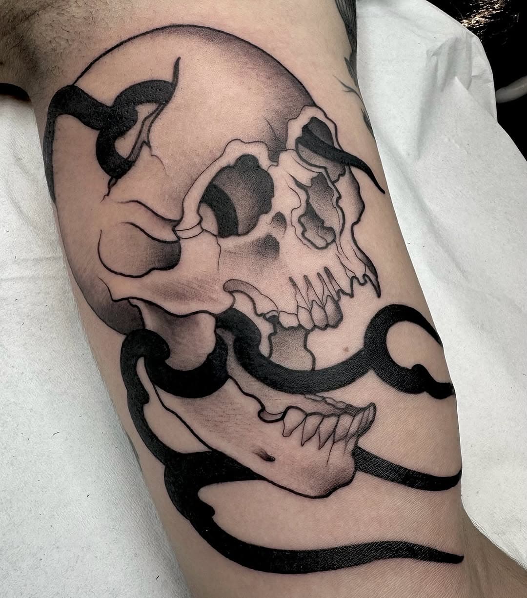 • Calaverita para Arnau :) • 

Done with @pepax.official at @latararatattoo 

Adrianarmonfort@gmail.com
____________________________________ 
#tatts #tattoo #tatted #tattoos #tattooed #tattooworkers #tattooart #tattooink #tattooing #tattooculture #tattooer #inked #inkedup #inkaddict #inkedgirls #skulltattoo #trad #tradtattoos #traditionaltattoo