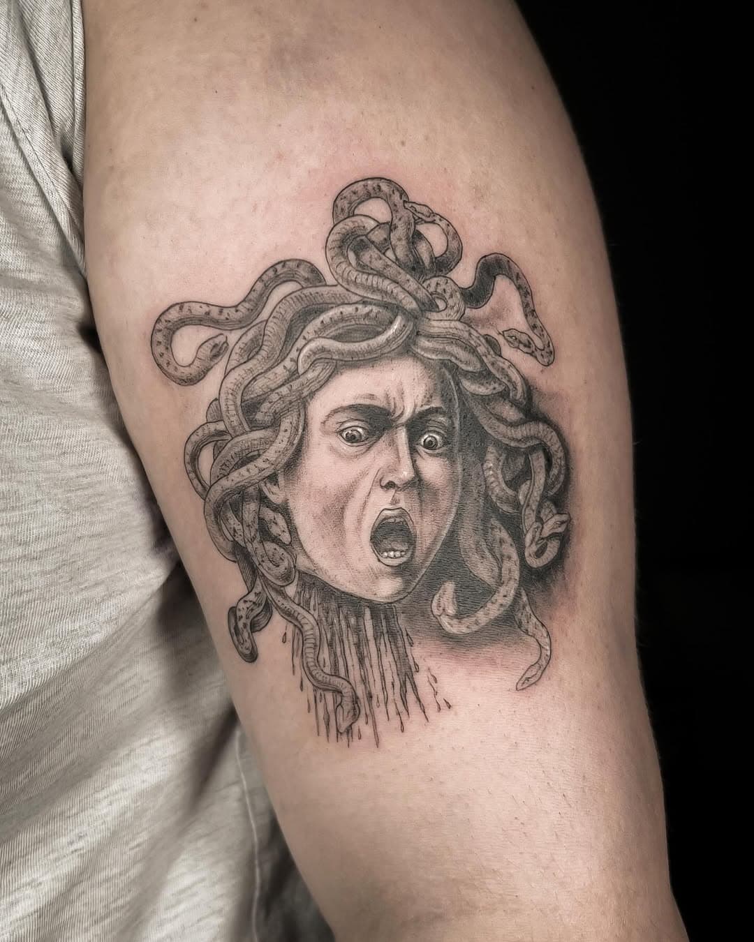 ✧ Testa di Medusa | Caravaggio ✧
.
.
.
#florenceitaly #florencetattoo #tattoofirenze #firenzetattoo #tattooflorence #fineline #finelinetattoo #microrealismotattoo #microrealismtattoo #tattoo #tattooart #tattoos #italiantattooartist #firenze #florence