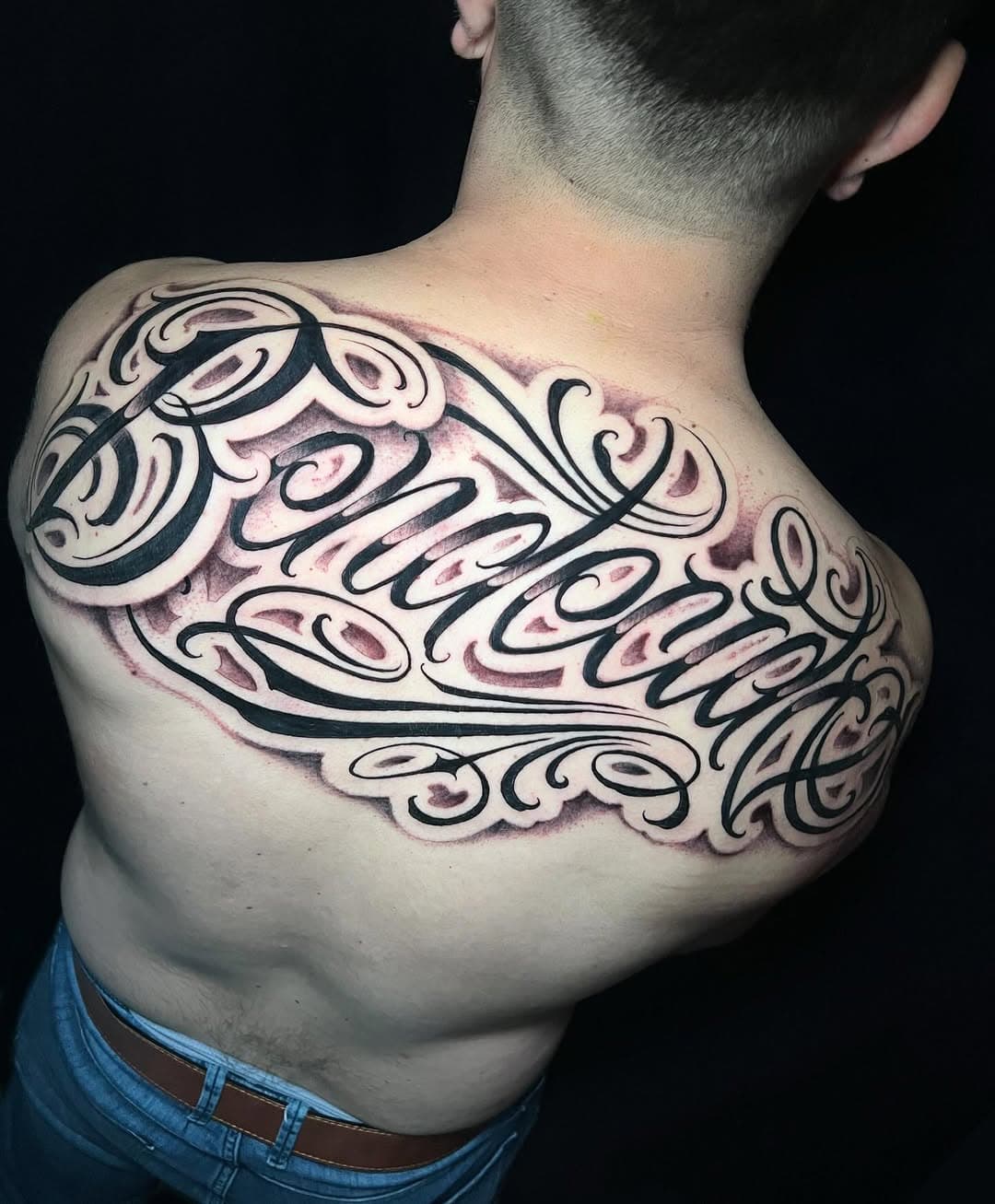 ⚜️BENDECIDO⚜️
Lettering freehand 

#lettering #letteringfreehand #freehand #freehandlettering #letteringsoul #letteringlove #bendecido #inked #blackandgreytattoo