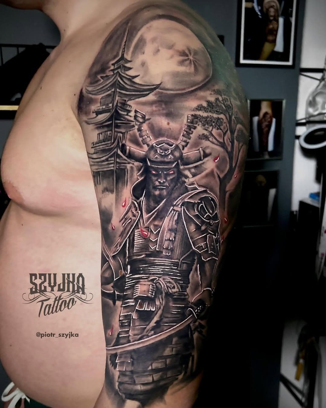 Wykonany już jakiś czas temu #samurai . Zapisy otwarte . #tattoo #tatuaż #tatuazewarszawa #tatuazesochaczew #samuraitattoo #graywashtattoo