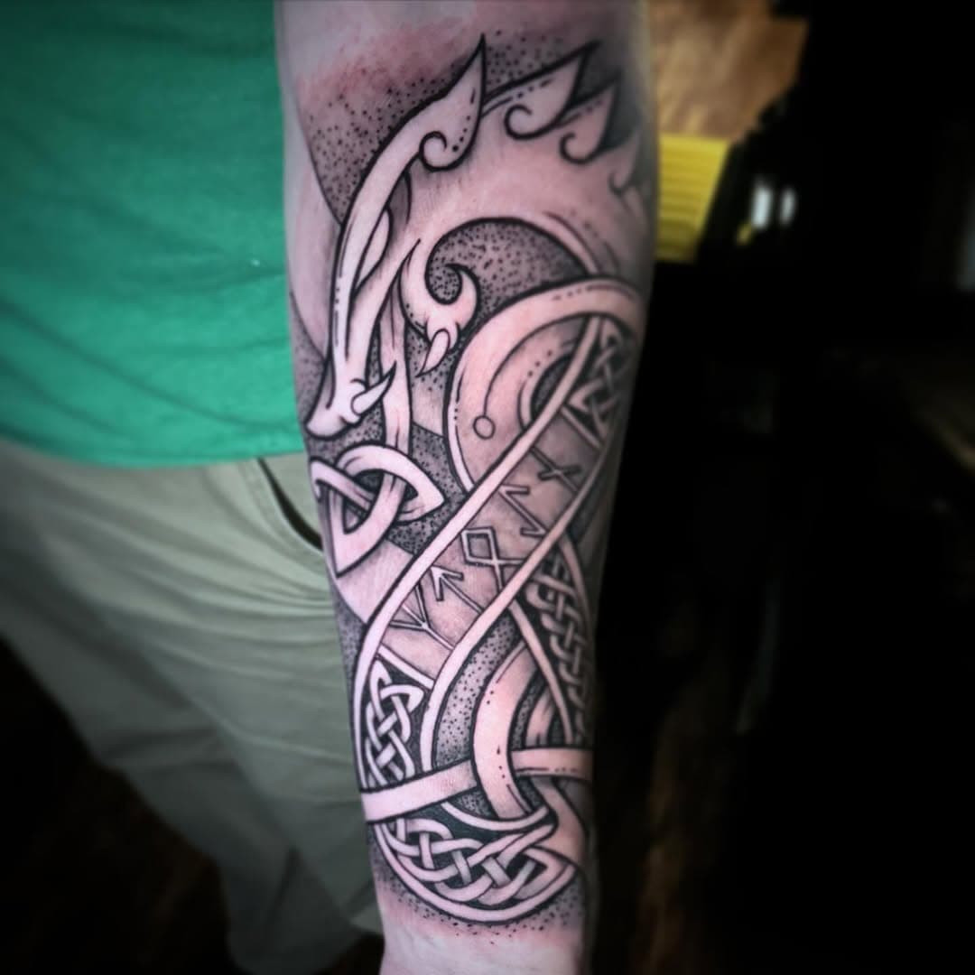 Started the bottom of this Celtic sleeve @artwerkstattoos come see us 386 to get your sleeve starter or sleeve finisher.  Books open now.  615-891-3552. 

#artwerks #artwerkstattoos #nashville #nashvilletattoos #tattoo #celtic #celtictattoos #viking #vikings #nordic #nordictattoo #knotwork #knots #knotworks #blackandgray #blackandgraytattoos #artwerksnashville #louielopez