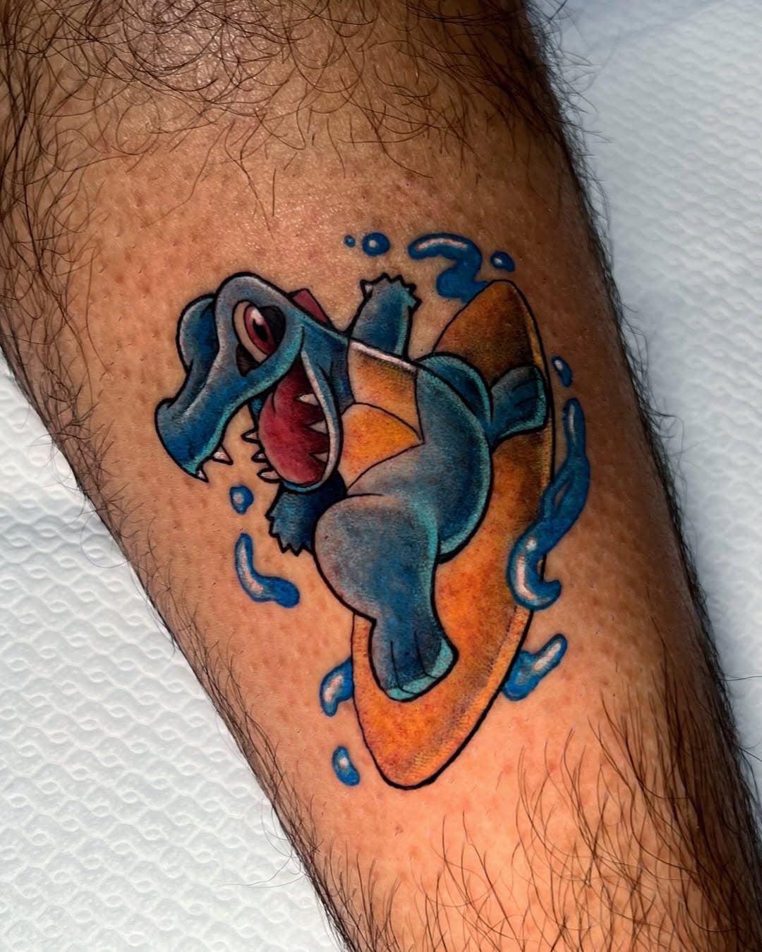 I know its been a while, but I’m still here! 
Thank you Angel for trusting me on this awesome Surfing Totodile!
•
And thanks to all my followers/customers for keeping up with me even though I spend basically a whole month without posting 😅
•
I’m still working as per usual and I’m loving every minute of it 🩵🩵🩵
Done @itaitattoo 
See you guys at the studio!!
•
#tattooartist #artistlife 
#pokemontattoo 
#lifelately