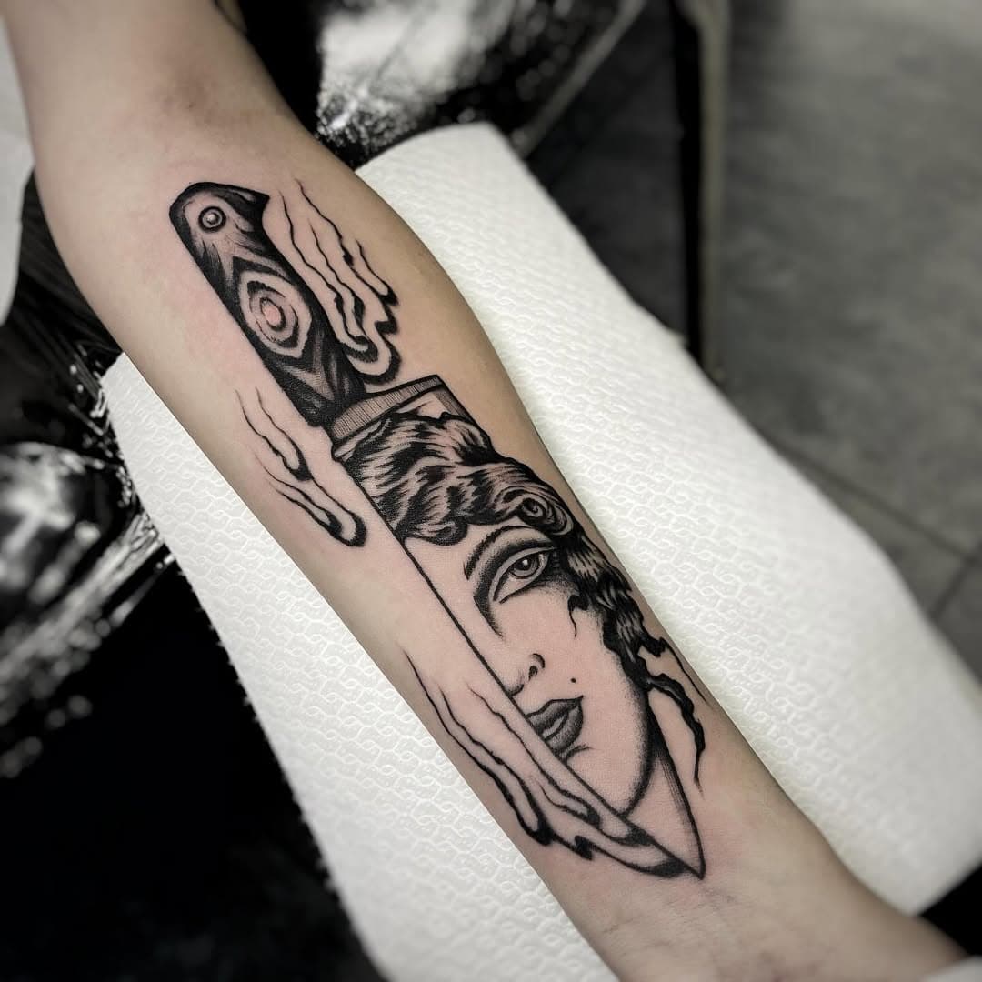 »»»⚓ @noblanktattoo 
www.noblanktattoo.it 
•••••••••••••••••
Info e appuntamenti:
DM - noblanktattoo@gmail.com
WhatsApp 3923308974
•••••••••••••••••
#noblanktattoo #vastomarina #66054 #traditionaltattoo #classictattoo #ink #vasto #abruzzo #abruzzotattoo #tattooing #tattoo #daggertattoo