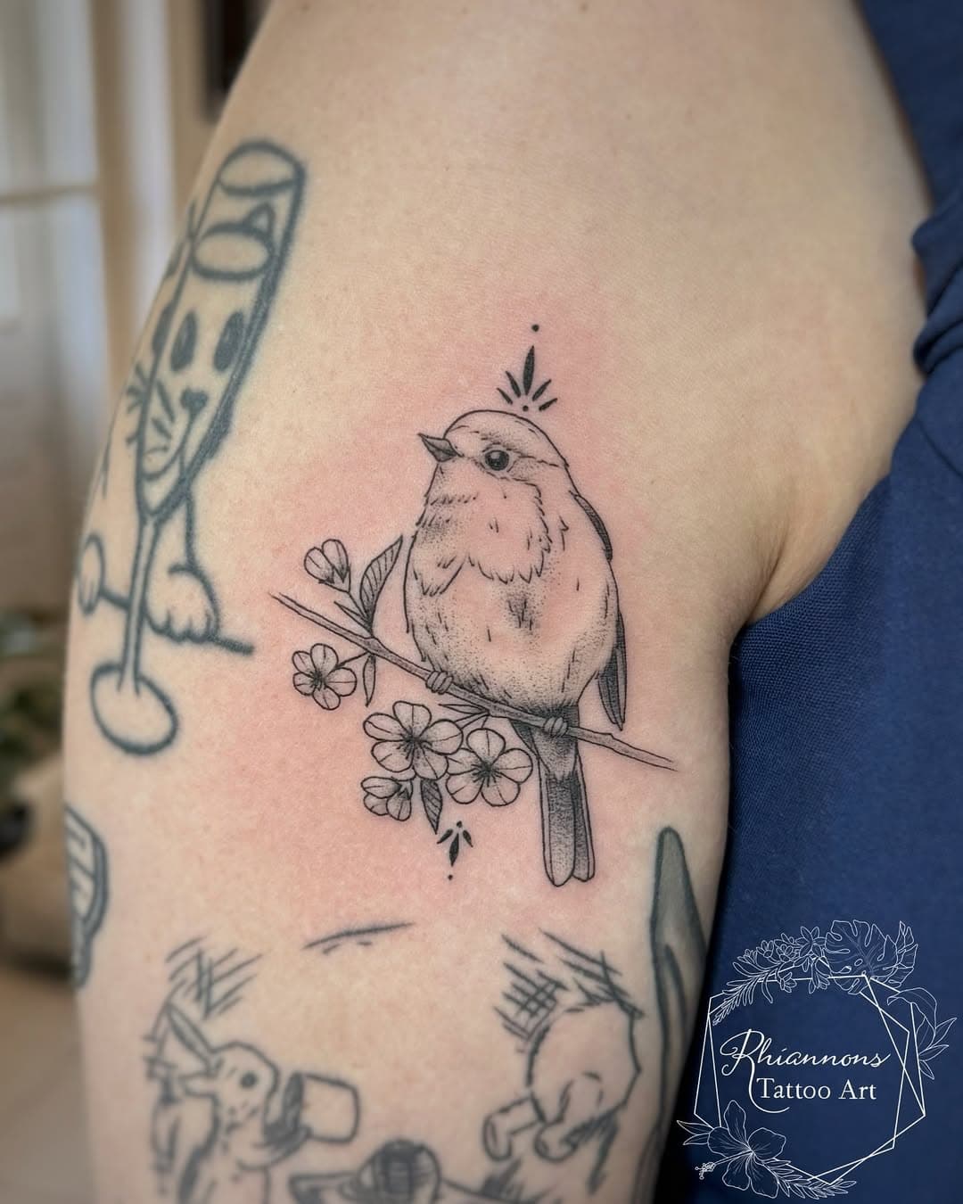 @wijnenn is always a hero for choosing my flash 🥰

Peep the little Winnie the Pooh piece I did a while ago on her as well 😇

#robintattoo #birdtattoo #finelinetattoo #floraltattoo #femaletattooartist #ladytattooers