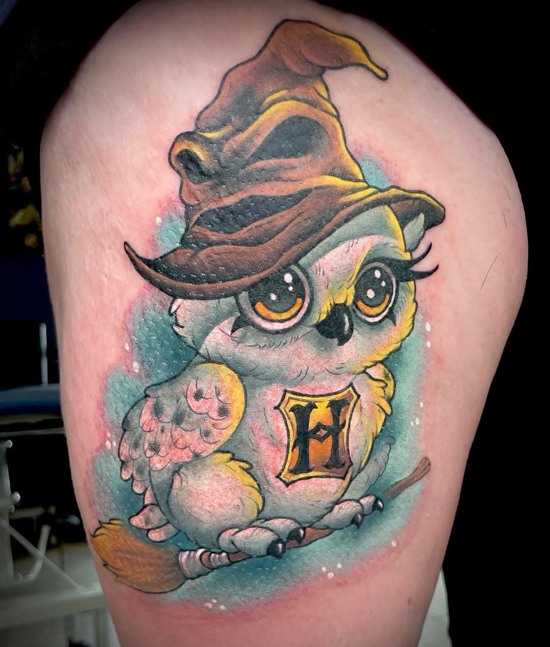 #harrypotter Hedwig in a sorting hat for Cathy today 🥰 @worldfamousink @worldofnewschool @uktta @electrumsupply @killerink @bishoprotary @tattoosnob @harrypotter @harrypotter.global @harrypotterpageforfan #harrypotter #harrypotterfan #harrypottertattoo