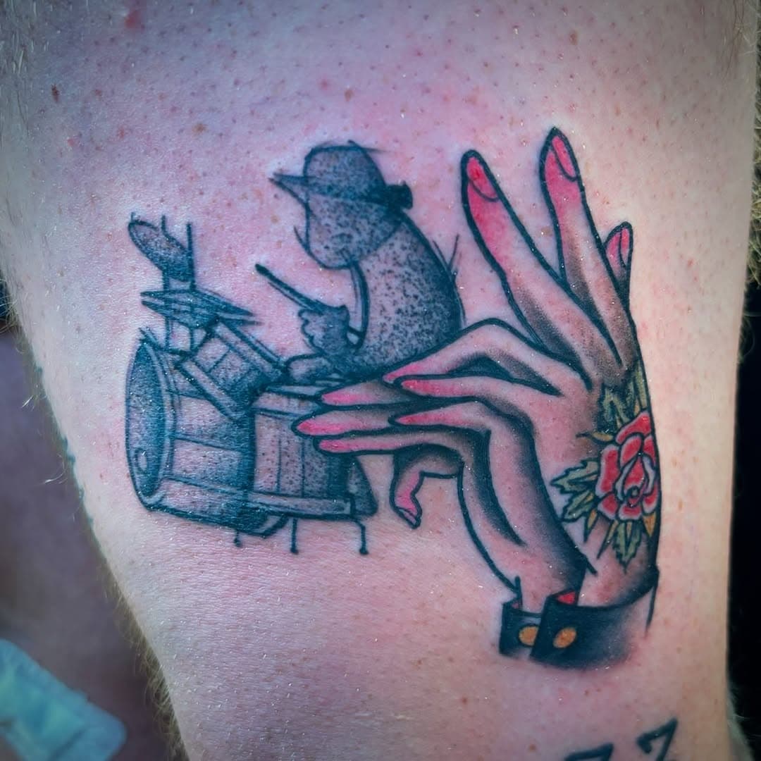 Frisches Schattenspiel für den coolsten Drummer, den‘s wo gibt ☝️🥰🤘🏽!!!

#Heimathafen #heimathafentattoo #badcamberg #hessen #gude #traditionaltattoos #tradworkerssubmission #tradworkers_tattoo #germantattooers #oldlines #boldlines #boldtattoos #moderntattooing #neotraditionaltattoos #neotrad #neotraditionaltattooers #neotradtattoo #neotradtattoos #shadowhand #shadowhandtattoo