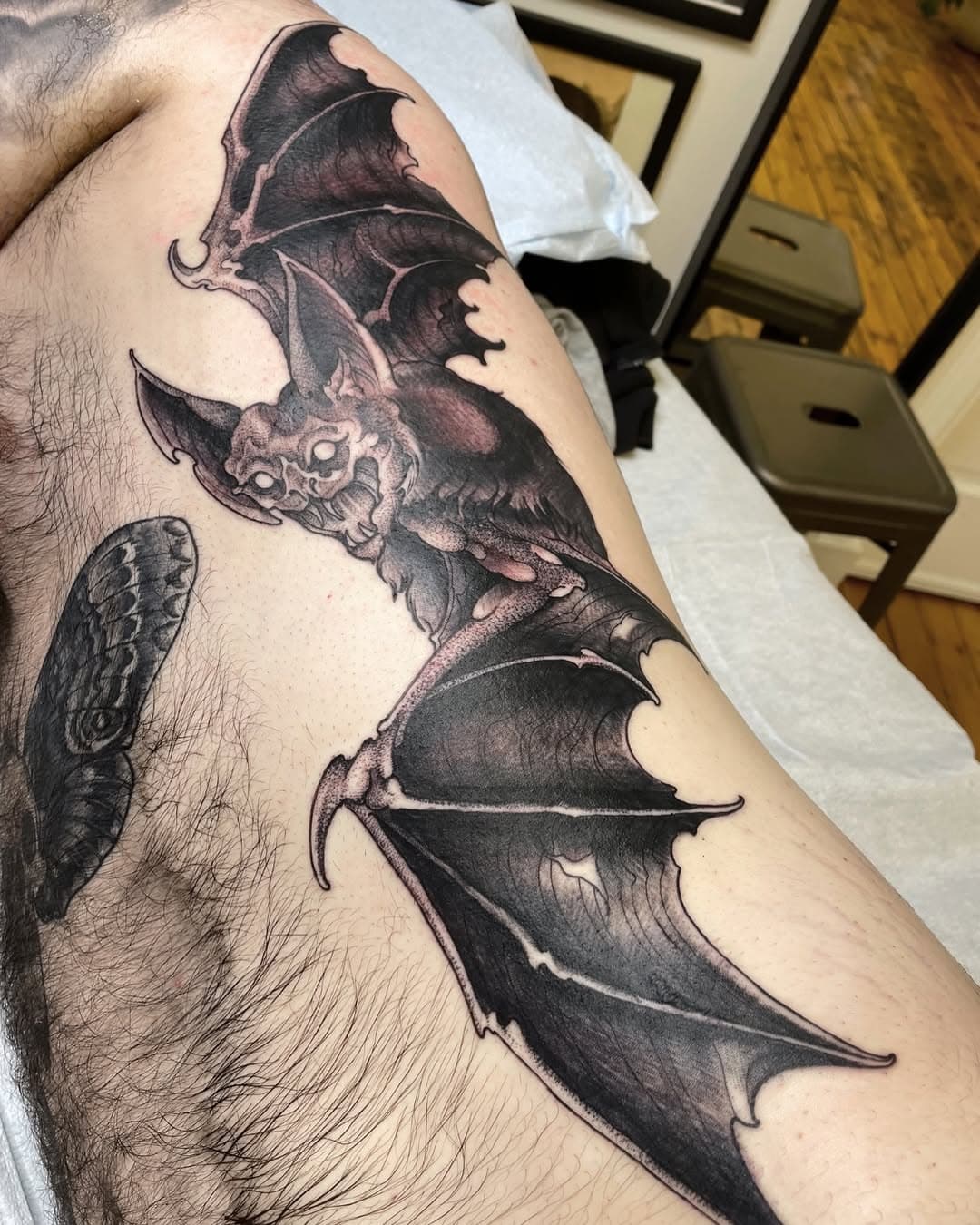 Happy October! Bat for Ian. Love this one :)

#pittsburgh #pittsburghtattoo #pittsburghtattooartist #pittsburghtattooer