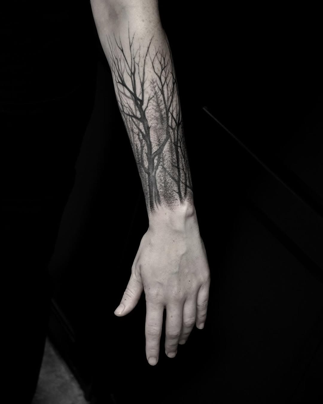 Thanks Michelle. This was fun!  #tattoo #darkart #treeart #bodyart #naturetattoo #norwaytattoo #norgetattoo #norge #norway #oslotattoo #oslo #oslove #blackandgreytattoo #blackwork #darkaesthetic #dark_ornaments #btattooing