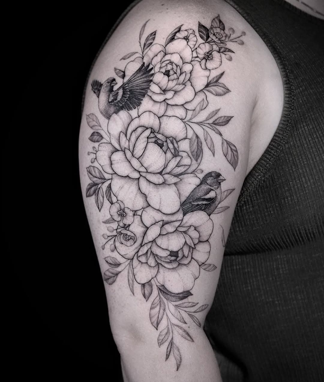 • flowers & birdies •
.
.
.
.
.
#finelinetattoo #madison #madisontattooartist #floraltattoo #birds #botanicals #milwaukee #wisconsin #chicago #illinois #minneapolis #minnesota