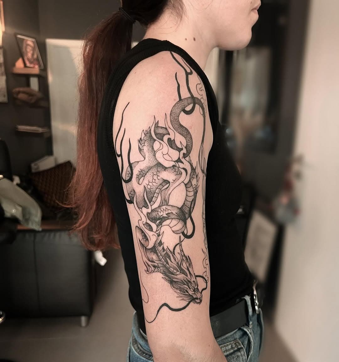 Mon flash de Ryu, dragon japonais, tatoué, et jolie rencontre au passage ❣️
_____________________________
#tatoueur #tatouage #dragontattoo #japantattoo #blackandgreytattoo