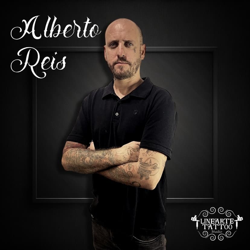 Um dos pioneiros na arte da tatuagem em Itaúna, Alberto Reis com toda sua experiência de 18 anos como tatuador, irá lhe atender com excelência dentro dos mais diversos estilos, entre eles se destacam o realismo preto e cinza, colorido, comics, new school, fine line, geek... Uma generosa cartela de estilos! 
E assim deixando ainda mais pesada a equipe Linearte Tattoo! 🔥
•
Siga e conheça seus trabalhos @albertoreistattoo