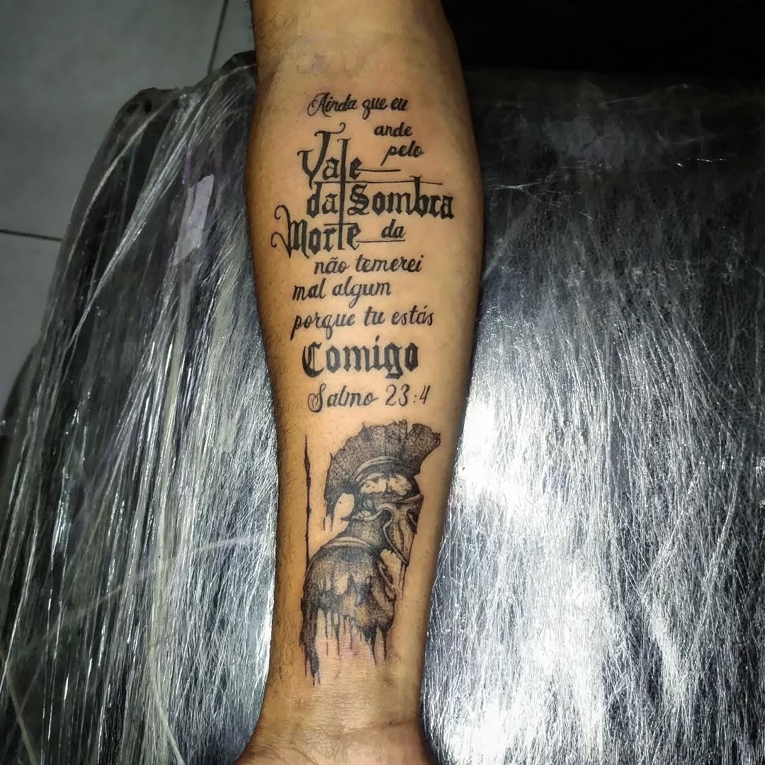 Salmo 23:4 Primeira tattoo do David 
Valeu pela confiança 
#tattooed #tattoo #tattooart #tatuagemmasculina #tattoosalmo