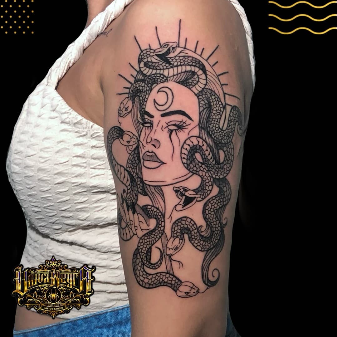 Medusa não é somente a personificação de beleza e sedução, mas também o sinônimo de proteção contra qualquer mal. @veronica_villaar Brigadão 🙏👊
.
.
.
.
#tattoomedusa #medusa #caucaia